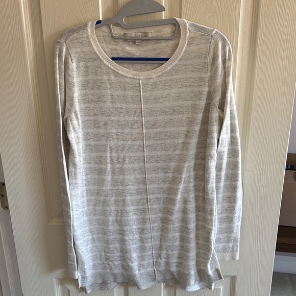 LOFT Sweaters - LOFT Light Gray Knit Top